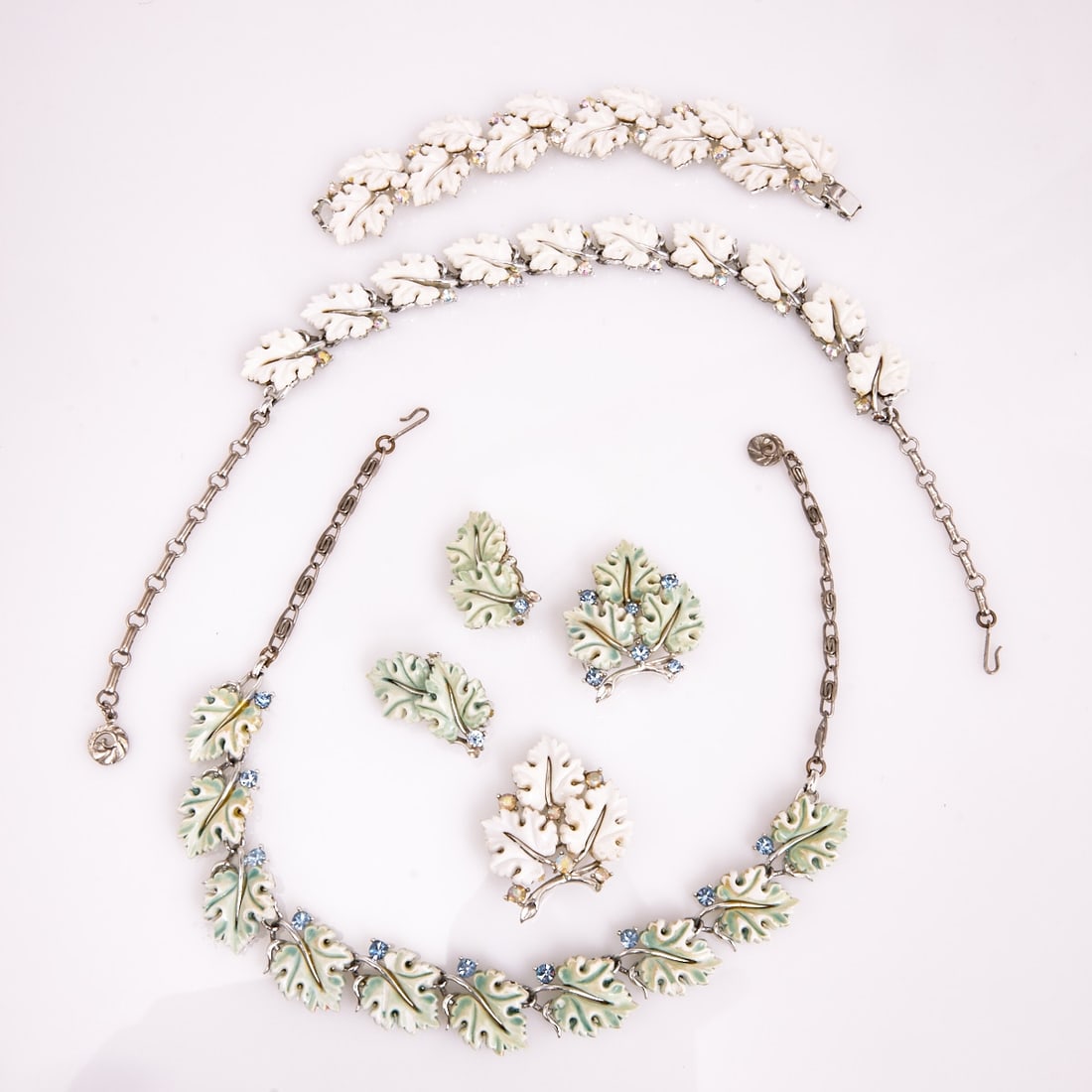 LISNER - Two vintage jewelry sets with foliage motif (6 pieces) (1 of 1)