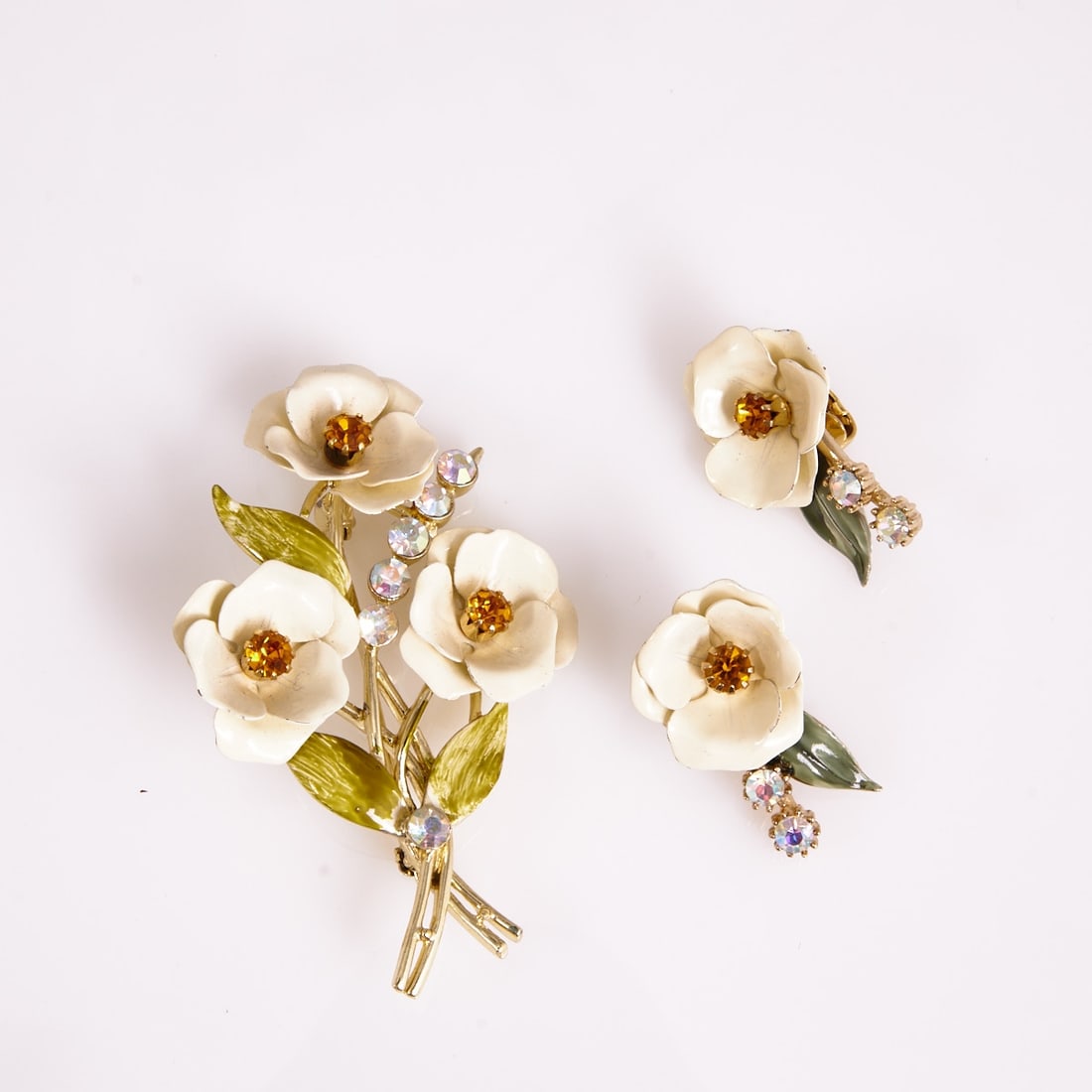 CORO - Vintage flower brooch with matching clip-on earrings (1 of 1)