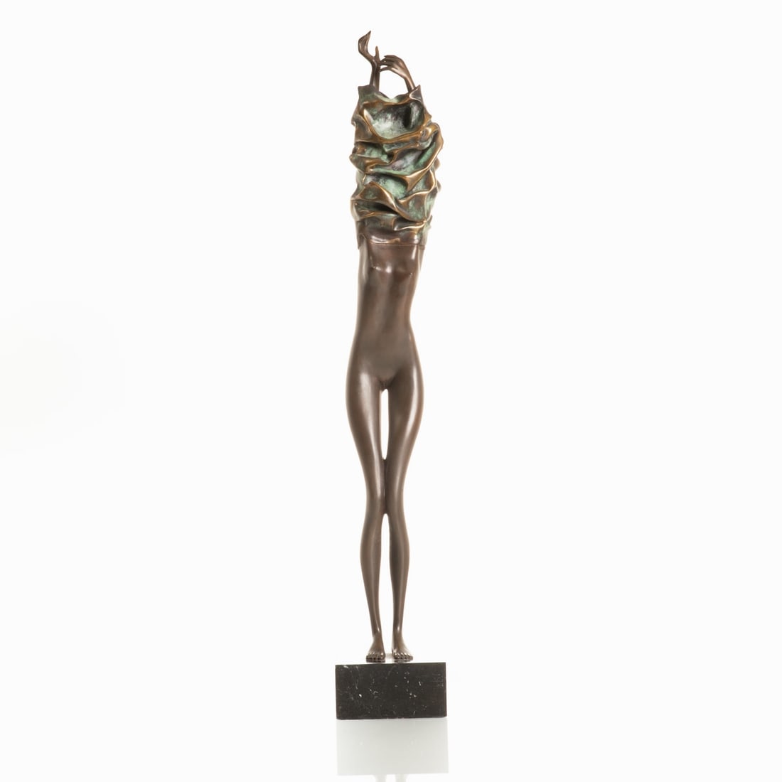 Bruno Bruni: Bruno Bruni 1935 Gradara - lives and works in Hamburg/Hannover -"Donna che si veste"- Bronze. Brown and green patina. Marble base. 191/450. H. w./o. base 71.5/76.5 cm. Signed on the foot: