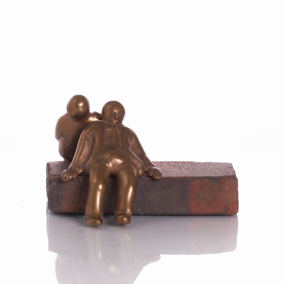 Ulrike Enders: Ulrike Enders 1944 Oberstdorf - lives and works in Hanover - Two Dreamers - Bronze. Brown patinated. Stone. 12.5 x 21.5 x 23 cm. Unsigned.