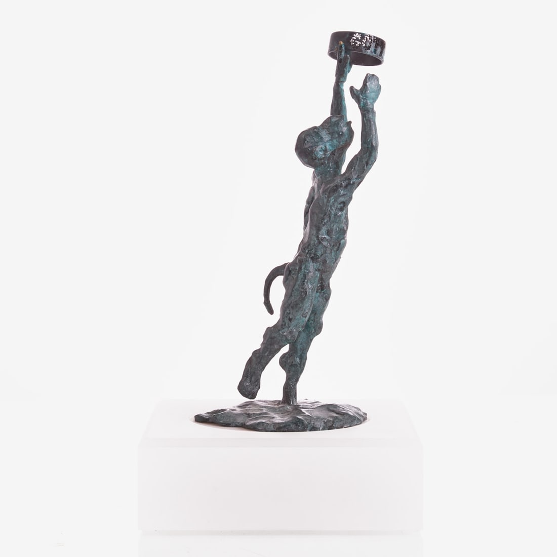J?¶rg Immendorff: J?¶rg Immendorff 1945 Bleckede near L??neburg - 2007 D??sseldorf - Monkey with ring and Bible - (2006) Bronze. Green patina. 236/998. H. 23 cm (without ring). Signed on the base: Immendorff. Rest. re