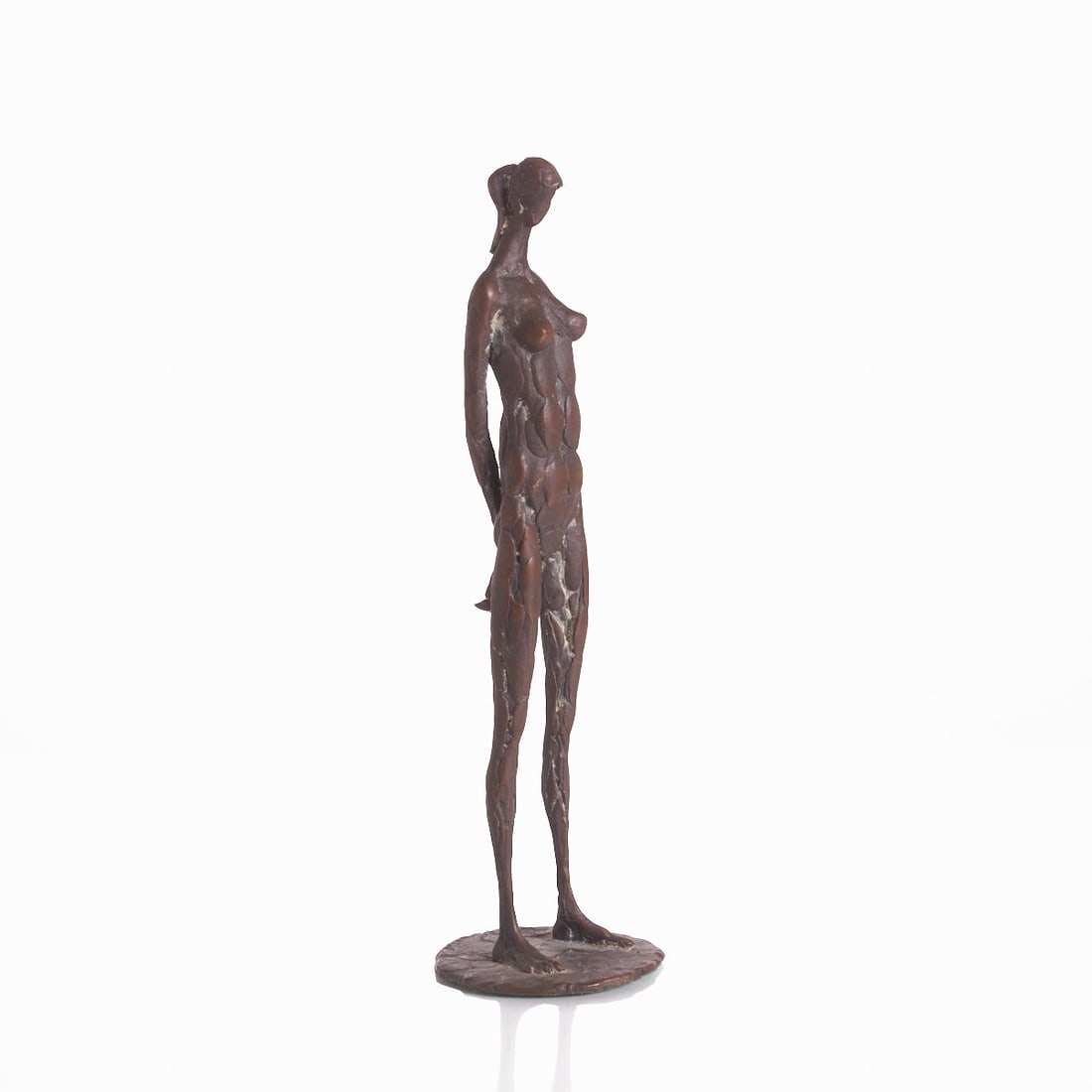 Roland Martin: Roland Martin 1927 Tuttlingen - lives in Tuttlingen - Female Nude - Bronze. Brown patina. H. 25 cm. Monogrammed and dated on the plinth: RM (19)82.