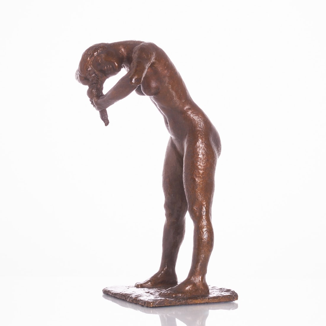 Mermann: Mermann Artist around 1920. - Bather Drying Hair - (1921) Bronze. Brown patina. H. 51 cm. Signed and dated on the plinth: Mermann (19)21. Founder's mark: H. PELARGUS STUTTGART.