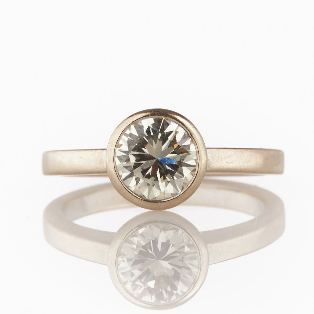 Modern Brilliant-Cut Diamond Ring: Modern Brilliant-Cut Diamond Ring 585/- white gold, stamped. Weight: 4.1 g. 1 brilliant-cut diamond approx. 1 ct (tcr-cr/vsi-si). Ring size 53. Very good condition. Modern brilliant-cut diamond ring w