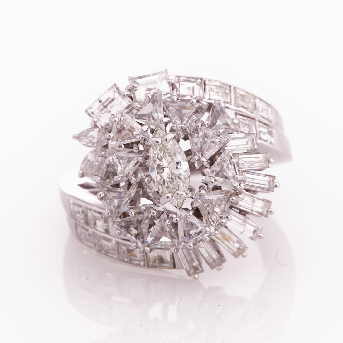 Diamond Ring: Diamond Ring 750/- white gold, stamped. Total weight: 10.3 g. Various diamonds in baguette, navette, triangle and carré cut total approx. 5 ct (tw-cr/vsi-si). Ring size 53. Very good