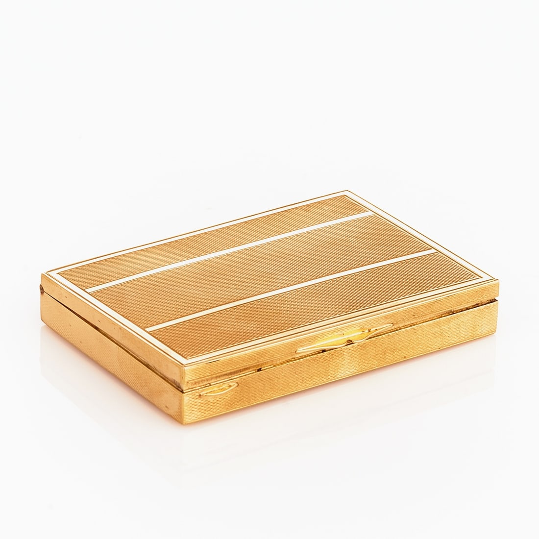Art Deco lid case: Art Deco lid case in gold. Inside with inscription: Edith Zinkann Darmstadt. 750/- yellow gold, stamped. Total weight: 110.5 g. Hallmarks: 18 K. Dimensions: 1.2 x 8 x 5.5 cm. Edith Zinkann, n?©e