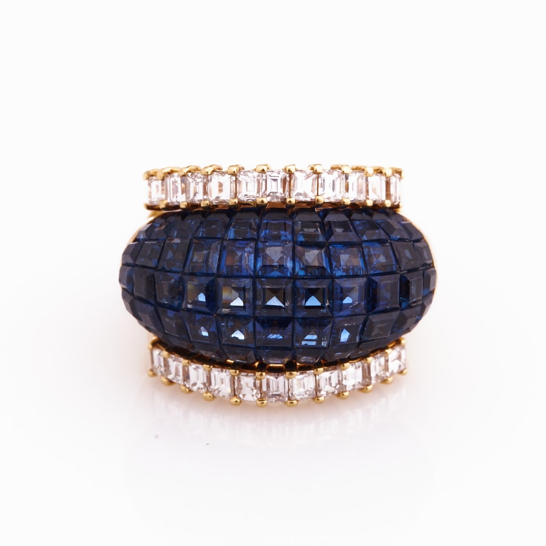 Sapphire Diamond Ring: Sapphire Diamond Ring 750/- yellow gold. Total weight: 14.2 g. Various carré-cut sapphires totaling approx. 6 ct. Various carré-cut diamonds totaling approx. 1.05 ct. Ring size 48-49.