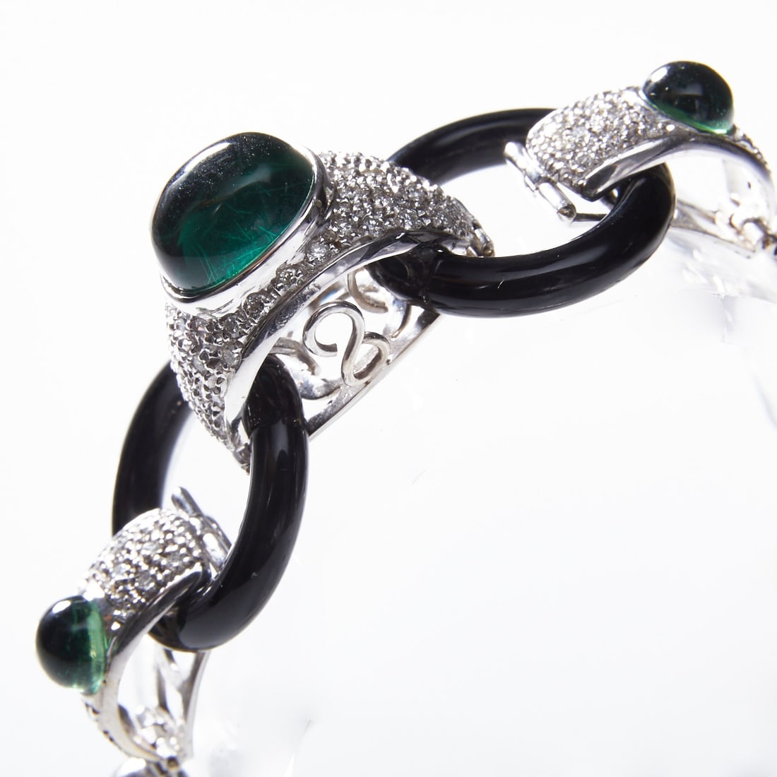 Charming Tourmaline Bracelet with Onyx and Pearls: Charming Tourmaline Bracelet with Onyx and Pearls 750/- white gold, stamped. Weight: 22.1 g. 1 central cabochon-cut tourmaline (1.1 x 0.89 x 0.55 cm) approx. 4.5 ct. 2 cabochon-cut tourmalines