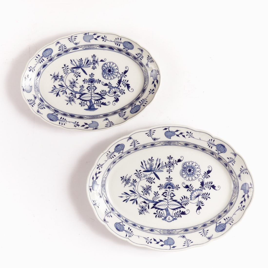 1+1 Oval platters - New Cut: Blue Onion pattern, Meissen 1850-1924 (1 of 2)