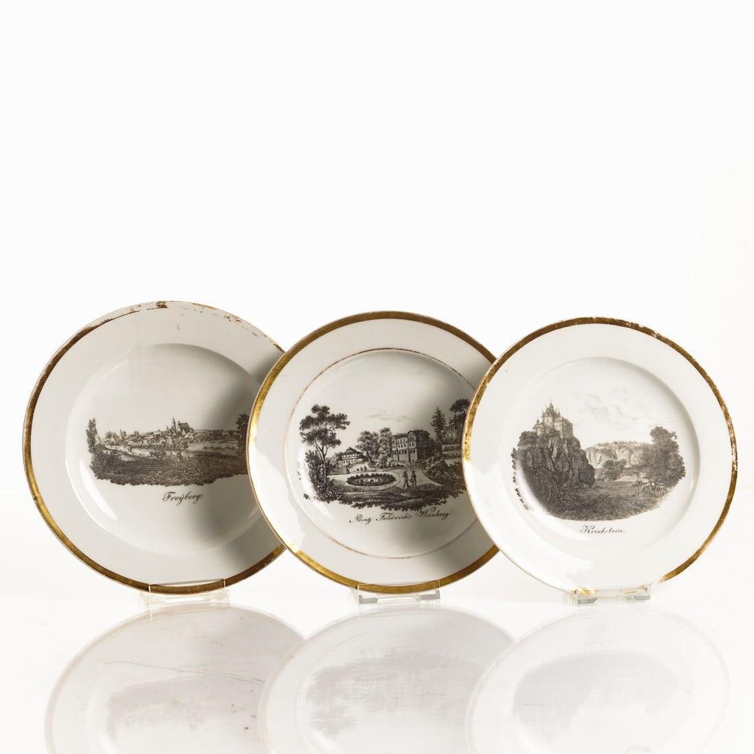 3 different Biedermeier souvenir plates - Prince Friedrich's Vineyard, Kriebstein, Freyberg, Meissen: 3 different Biedermeier souvenir plates - Prince Friedrich's Vineyard, Kriebstein, Freyberg Royal Porcelain Manufactory, Meissen circa 1830/50. Porcelain, white, glazed. Black transfer print decoratio
