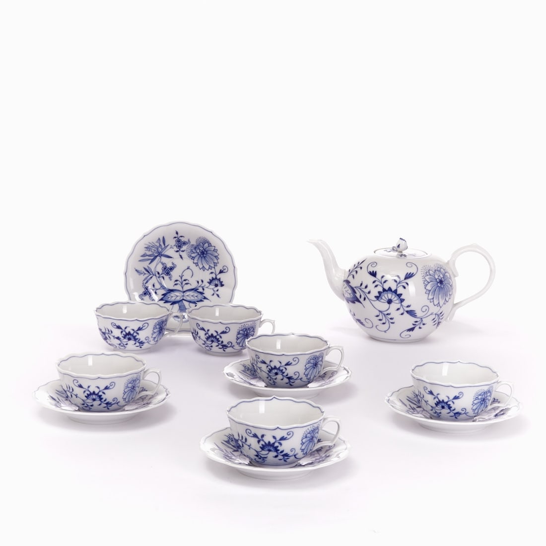1 Teapot, 6 Teacups, 5 Saucers - New Cutout: Blue Onion pattern, Meissen 1973-2008 (1 of 4)
