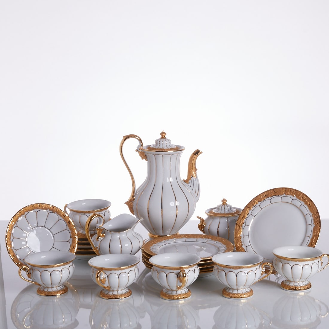 21-piece Coffee Service - X-Shape. Meissen 1973-1980. (1 of 2)