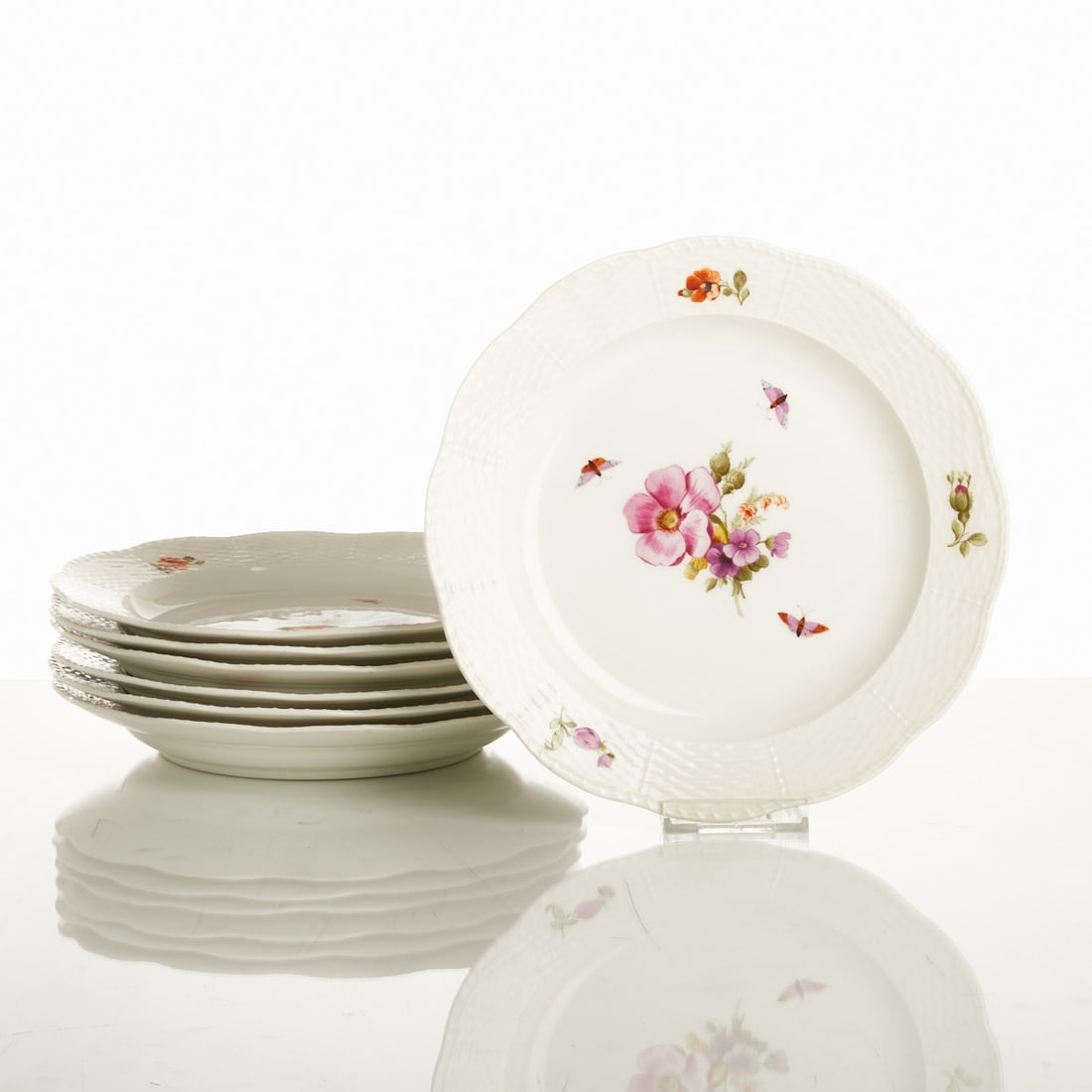 7 Dinner Plates - Flower Painting with Butterflies, Ozier Rim, KPM Berlin before 1945: 7 Dinner Plates - Flower Painting with Butterflies, Ozier Rim Royal and State Porcelain Manufactory, Berlin before 1945. Porcelain, white, glazed. Polychrome painted outside the manufactory. Flag with