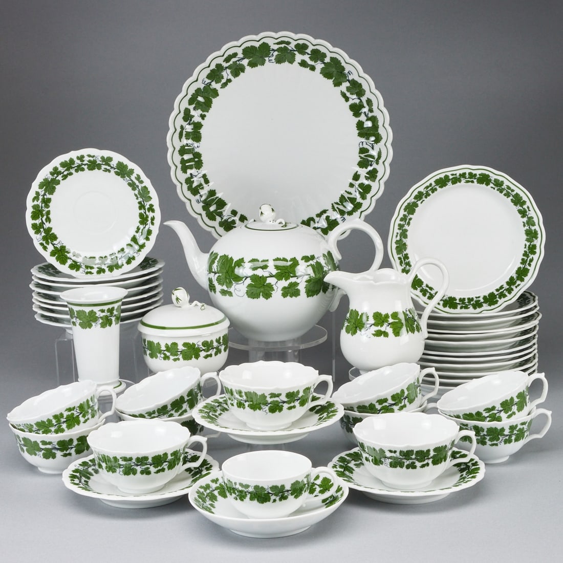 39-piece tea set for 11 persons and cup with smooth rim - vine leaves. Meissen 1850- after 1974. (1 of 1)