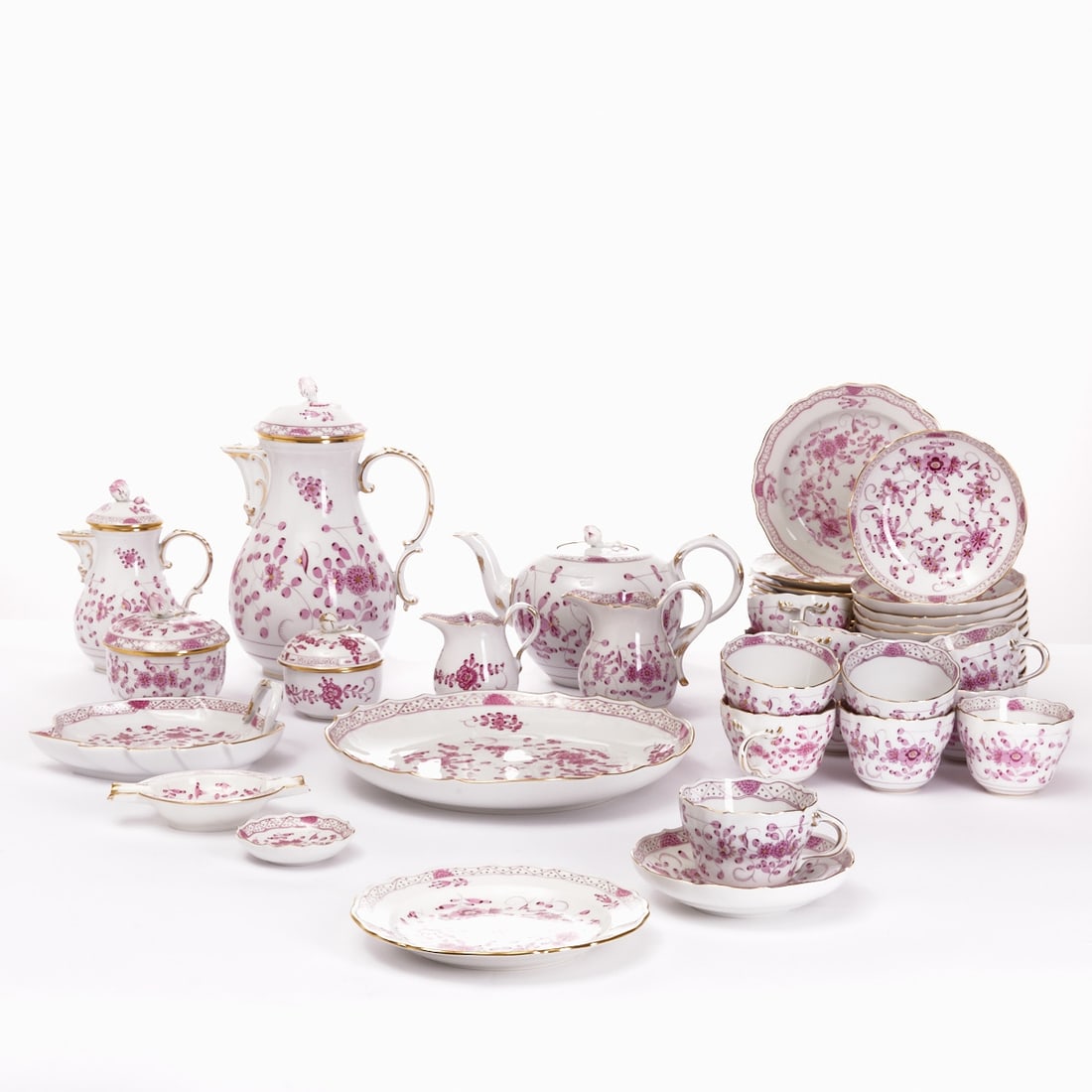 47-piece coffee/tea service for 12 people - New Cut-out: Rich Indian painting purple, Meissen (1 of 3)