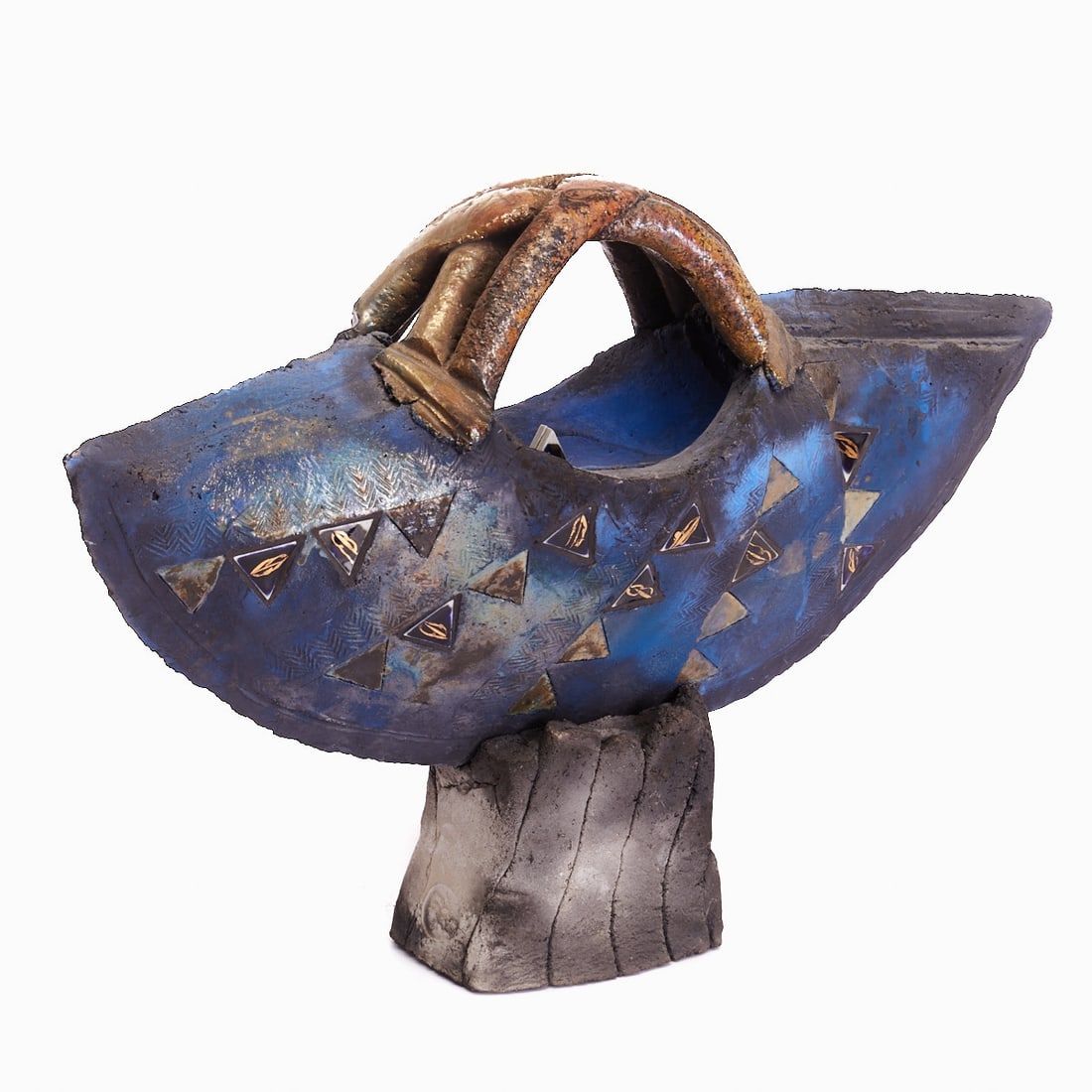2-part boat-shaped Raku box with lid. Agnes Coupey, 1992. (1 of 4)