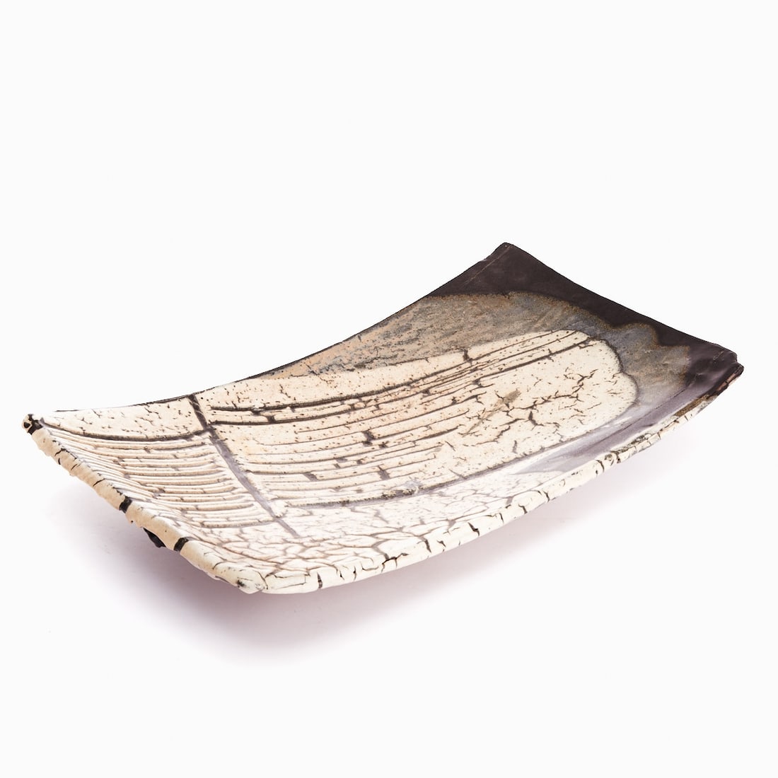 Bowl. Claude Champy, 1991.: Bowl Claude Champy, 1991. Ceramics, reddish body. Beige-grey-black matt glaze, with incised structure. Signed Champy 91 on the unglazed part of the reverse. H. 7.5 cm, W. 45.5 cm, D. 25.5 cm. Claude