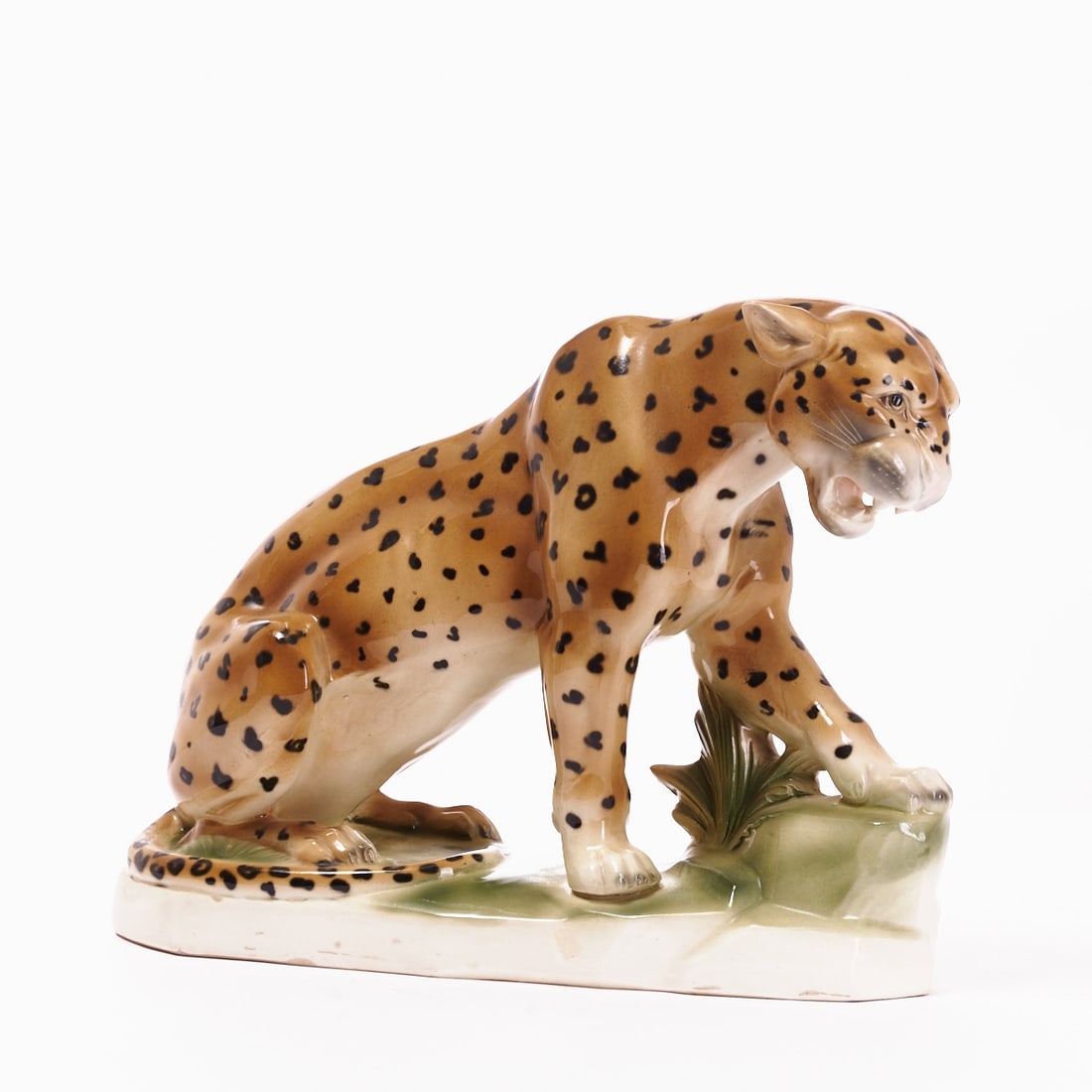Sitting Leopard, Sitzendorf Porcelain Manufactory, from 1918, Ceramics (1 of 4)