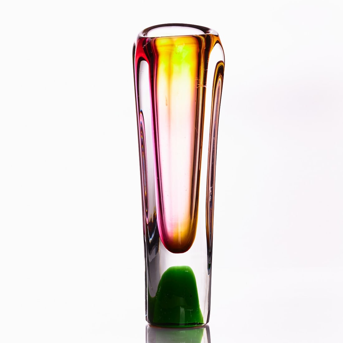Rectangular vase. Czech Republic.: Rectangular vase Czech Republic. Thick-walled, colorless glass with light violet, yellow, and orange fusions, and a green underlayer in the foot. Unmarked. H. 28.5 cm. - Condition: Base slightly wobbl