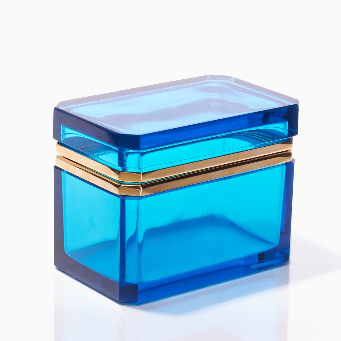 Tall octagonal covered box - Art D?©co. France, circa 1935-1940.: Tall octagonal covered box - Art Déco France, circa 1935-1940. Thick-walled, blue opaline glass, cut and polished. Edges cut. Gilded brass mounting with hinge. H. 5.5 cm, 8.5 x 13.5 cm. -