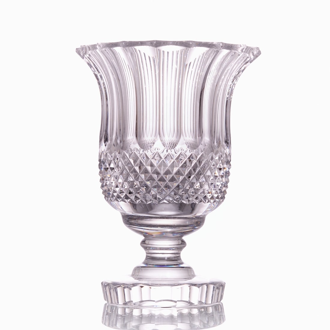 Goblet vase: Goblet vase Colorless glass, faceted. Ground pontil mark. H. 26.5 cm. - Condition: three tips on the rim with a chip.