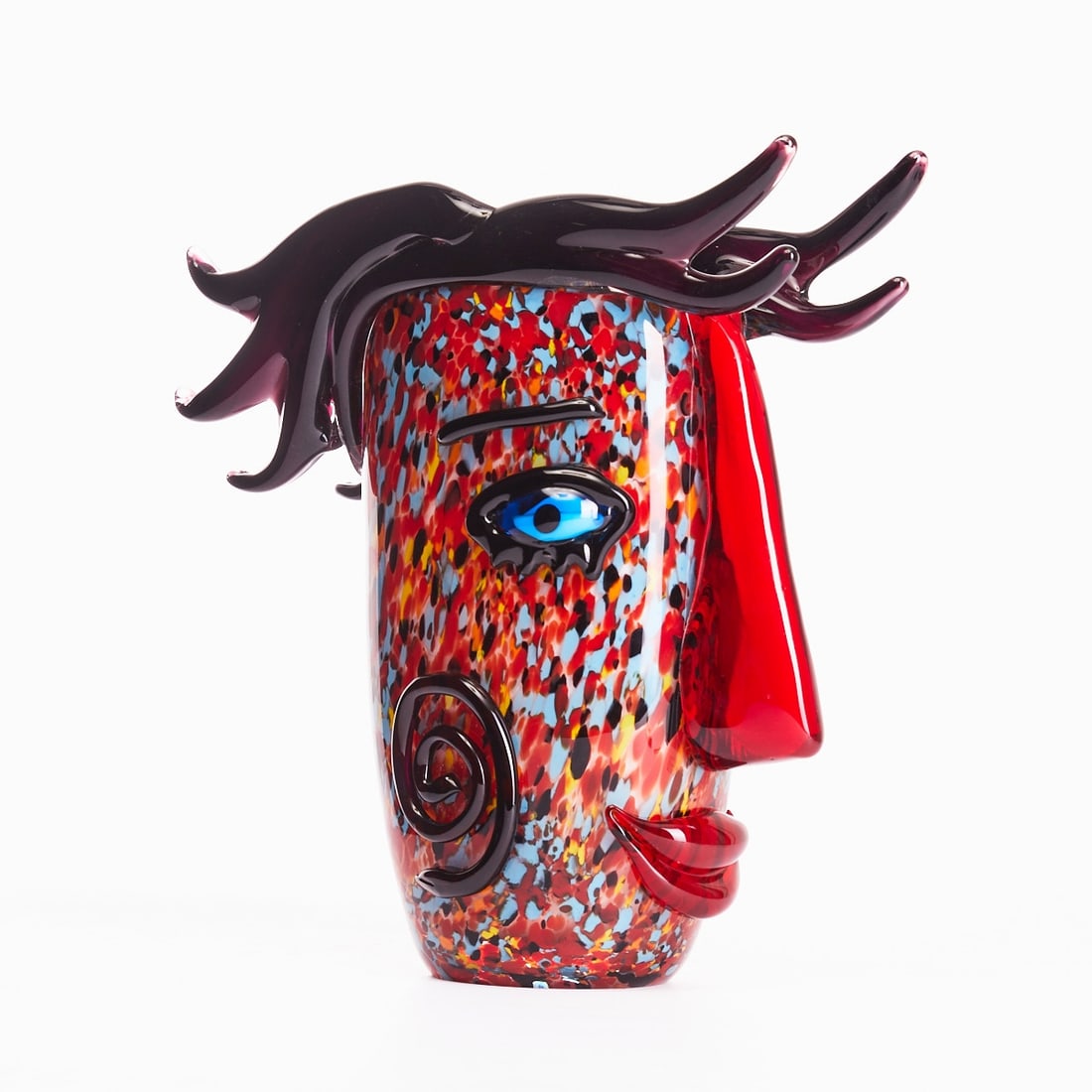 Vase with female face - Casablanca Confuso. Gilde GlasArt: Vase with female face - Casablanca Confuso Gilde GlasArt. Colorless glass, overlaid with red glass, overlaid with opaque white glass, overlaid with colorless glass with polychrome powder inclusions. N