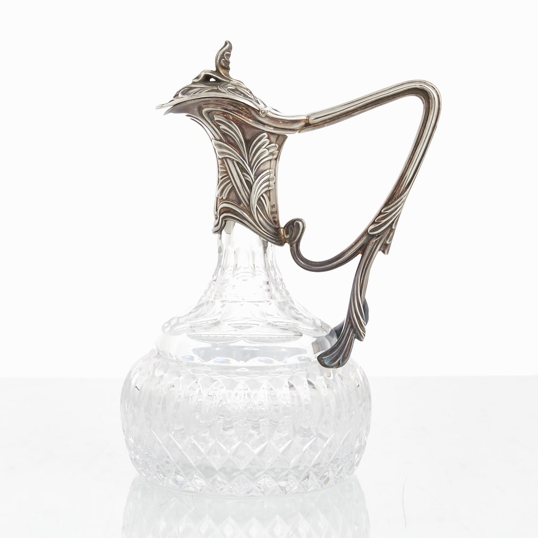 Art Nouveau decanter: Art Nouveau decanter Topazio/Portugal 925 sterling silver. Crystal. Hallmarks: maker's mark, country and fineness marks. H. 25 cm. Weight: 1635 g. (with glass).