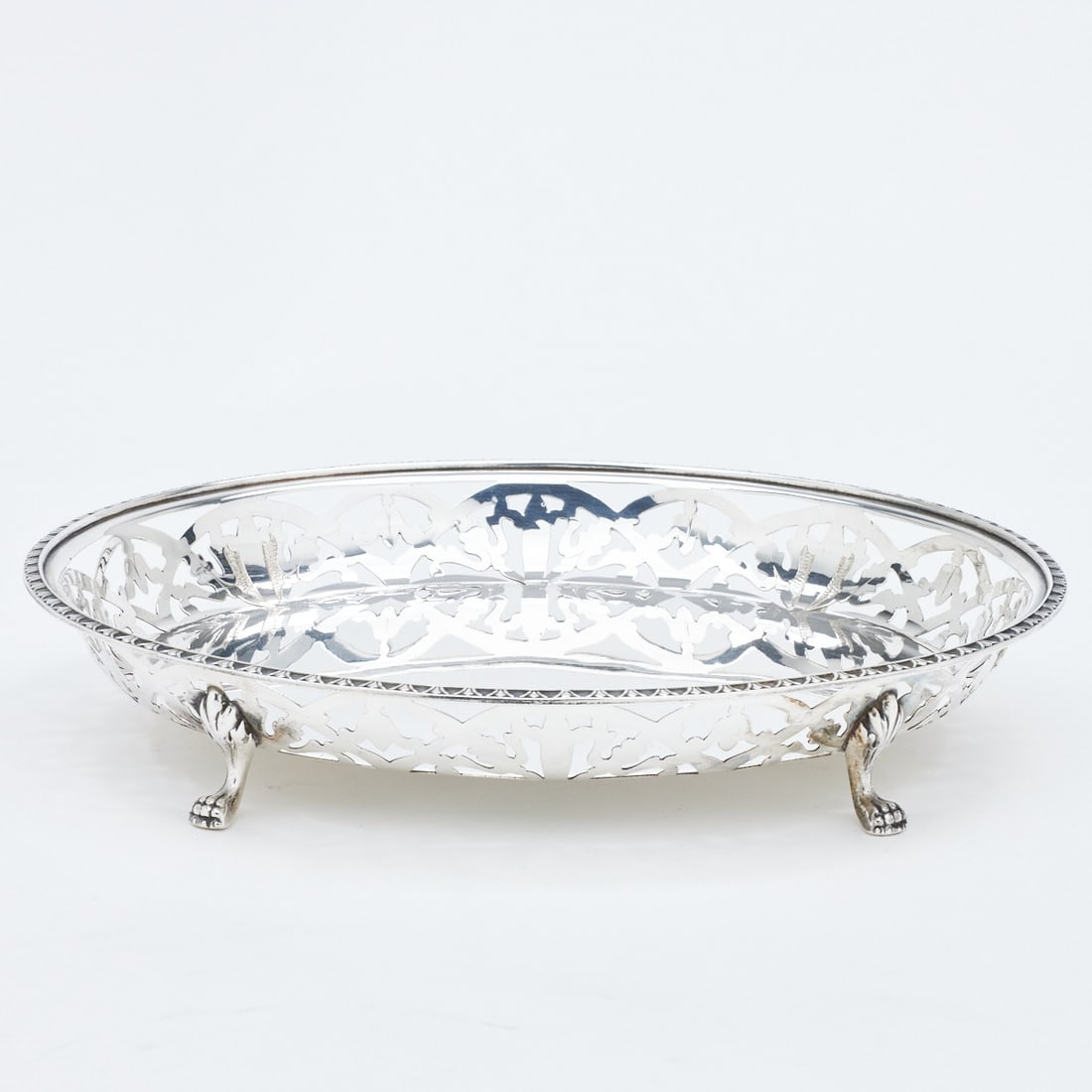 Confectionery bowl: Confectionery bowl 800 silver. Hallmarks: maker's mark, 800. 4 x 24 x 20 cm. Weight: 328 g.