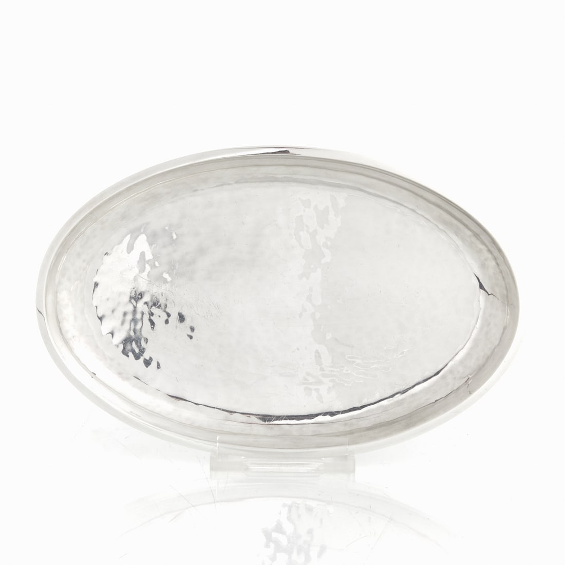 Tray Emil Hermann/Waldstetten: Tray Emil Hermann/Waldstetten. 925 silver. Hallmarks: maker's mark, 925, crescent/crown. 1.3 x 20 x 13 cm. Weight: 282 g.