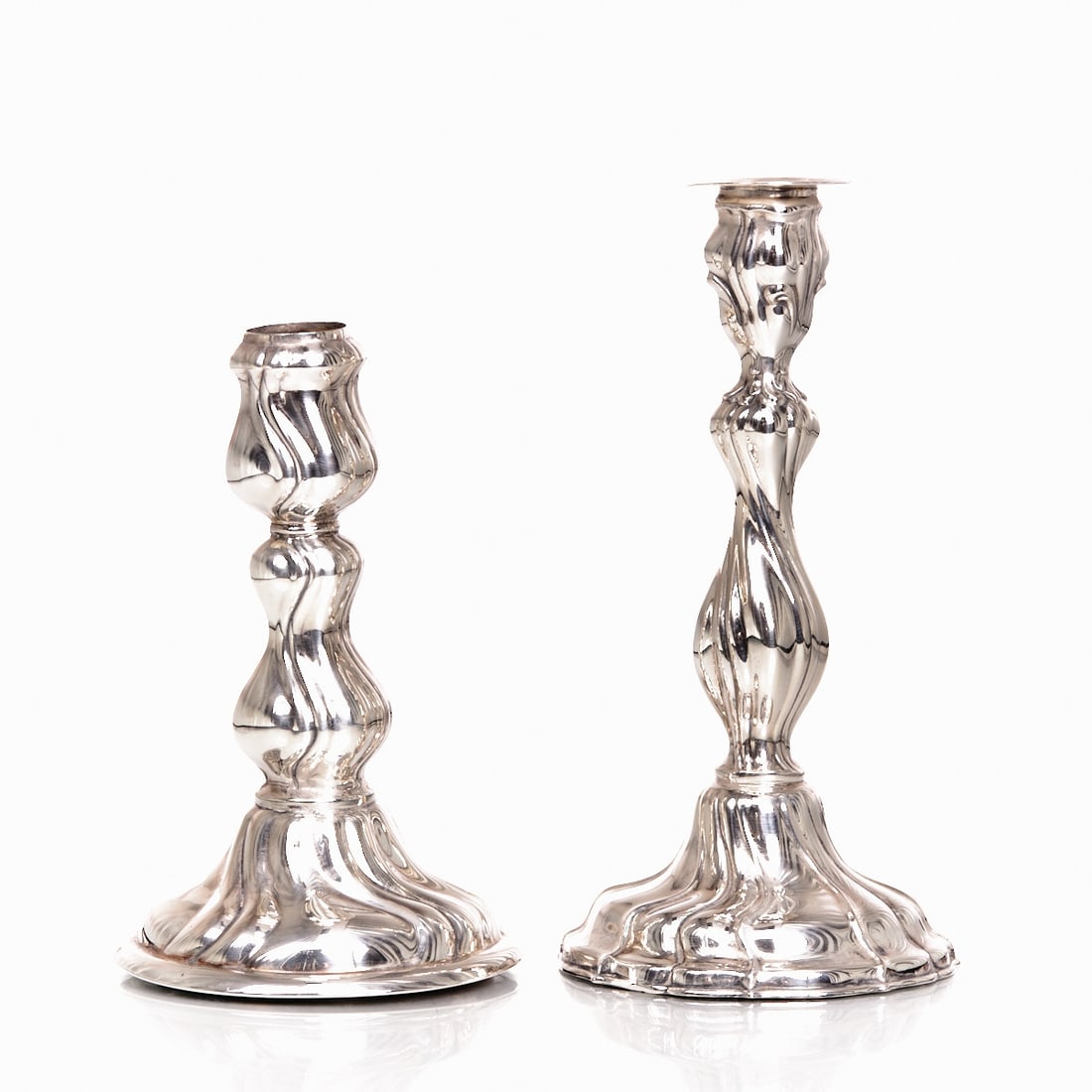 Pair of table candlesticks in Baroque style: Pair of table candlesticks in Baroque style Wilhelm Binder/Schwäbisch Gmünd. 925 silver. Hallmarks: maker's mark, 925, crescent/crown. H. 19 cm. Weight: 634 g (weighed).