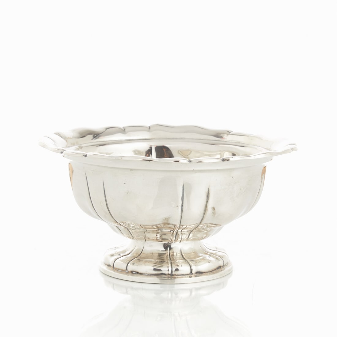 Fruit bowl in Baroque style: Fruit bowl in Baroque style Wilkens/Bremen. 800 silver. Hallmarks: maker's mark, 800, crescent/crown. H. 14.5 cm. D. 29 cm. Weight: 560 g.