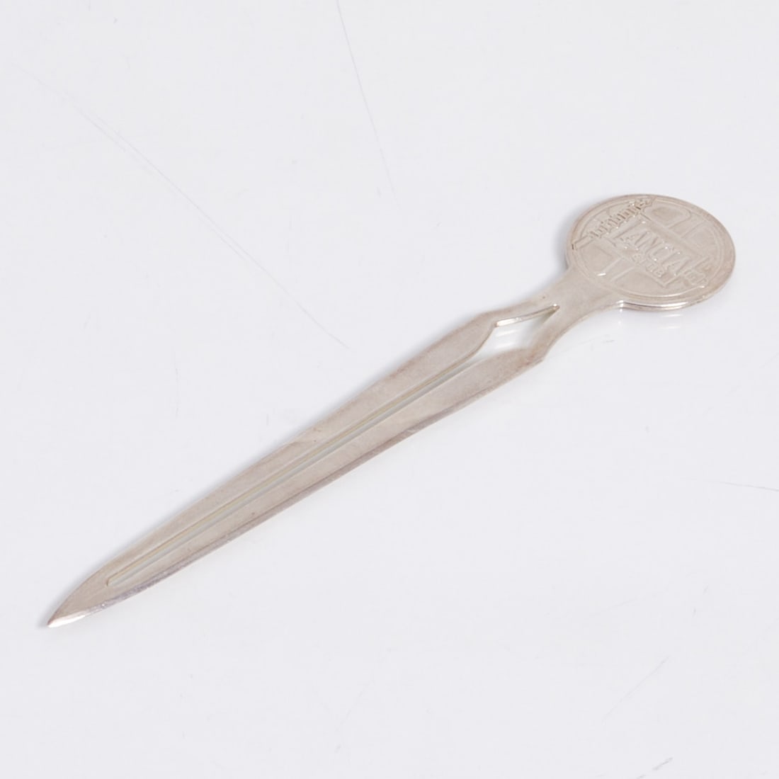 Letter opener Lancia Club: Letter opener Lancia Club 925 silver. Hallmarks: maker's mark, 925. L. 16 cm. Weight: 26 g.