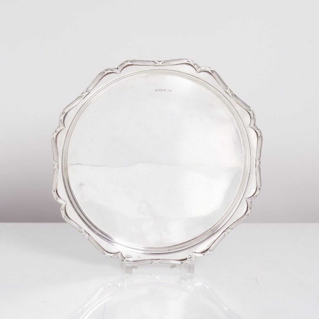 Tray with cross-band decoration (1 of 1)