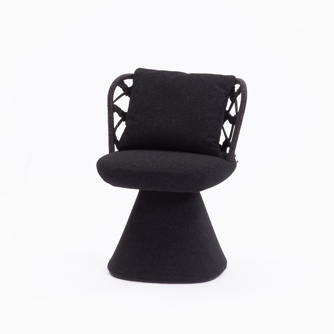 Armchair Flair o` couture: Armchair Flair o` couture B&B/Italy. Steel tube. Fabric. Braided. Manufacturer's mark. 46/75 x 55 x 54 cm. New price 1900 Euro.