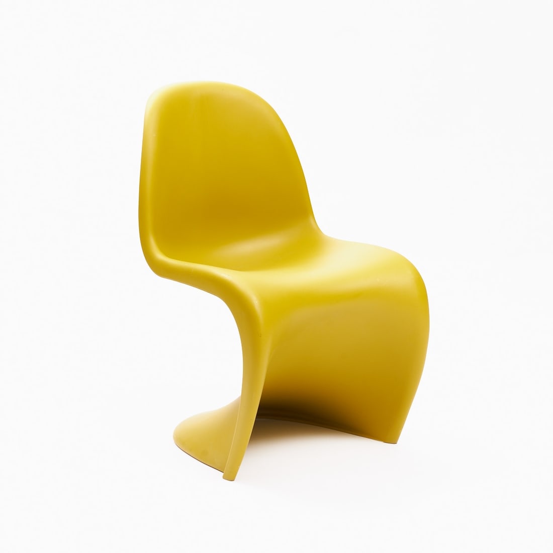 Panton Chair: Panton Chair Vitra/Switzerland. Design: Verner Panton, circa 1959. Plastic. Manufacturer's mark. Designer's stamp. 41/82 X 45 X 52 cm.