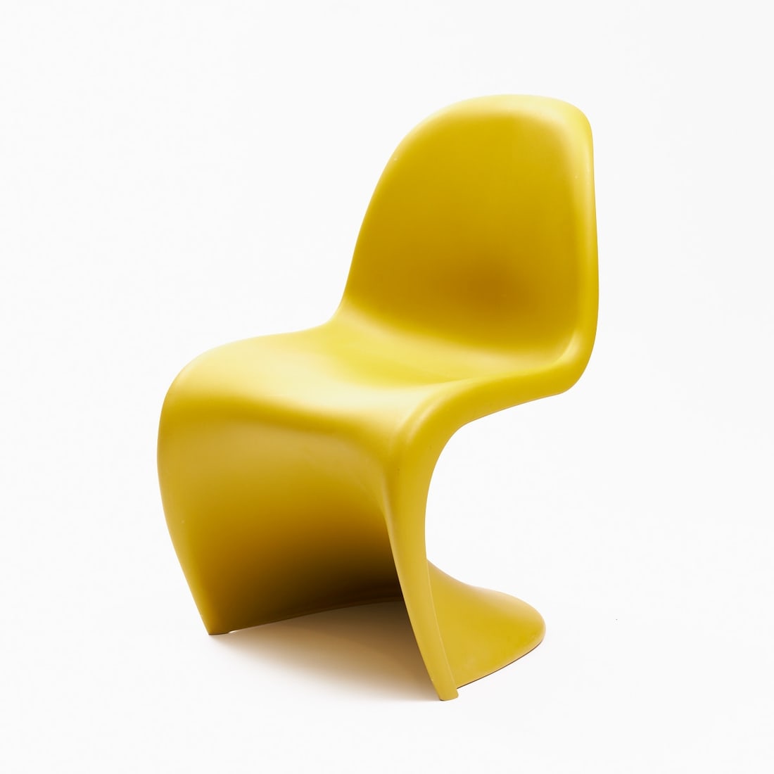 Panton Chair: Panton Chair Vitra/Switzerland. Design: Verner Panton, circa 1959. Plastic. Manufacturer's mark. Designer's stamp. 41/82 X 45 X 52 cm.