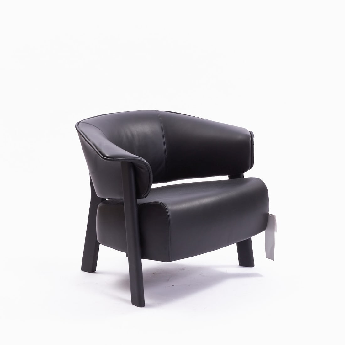 Armchair Black-Wing: Armchair Black-Wing Cassina/Italy. Design: Patricia Urquiola. Ebonized ash. Leather. 69 x 91 x 73 cm. Manufacturer's mark. Damaged. New price 2800 Euro.
