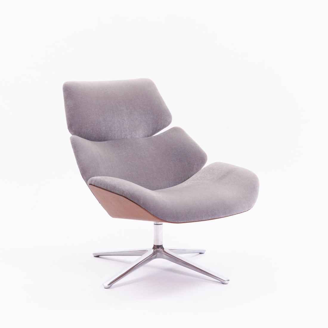 Lounge Chair 'Shrimp 23' COR, Germany.: Lounge Chair "Shrimp 23" COR, Germany. Walnut. Fabric upholstery. Metal. 90 x 83 x 96 cm. The armchair is in mint condition with minimal, hardly noticeable signs of wear. New price: 4,100