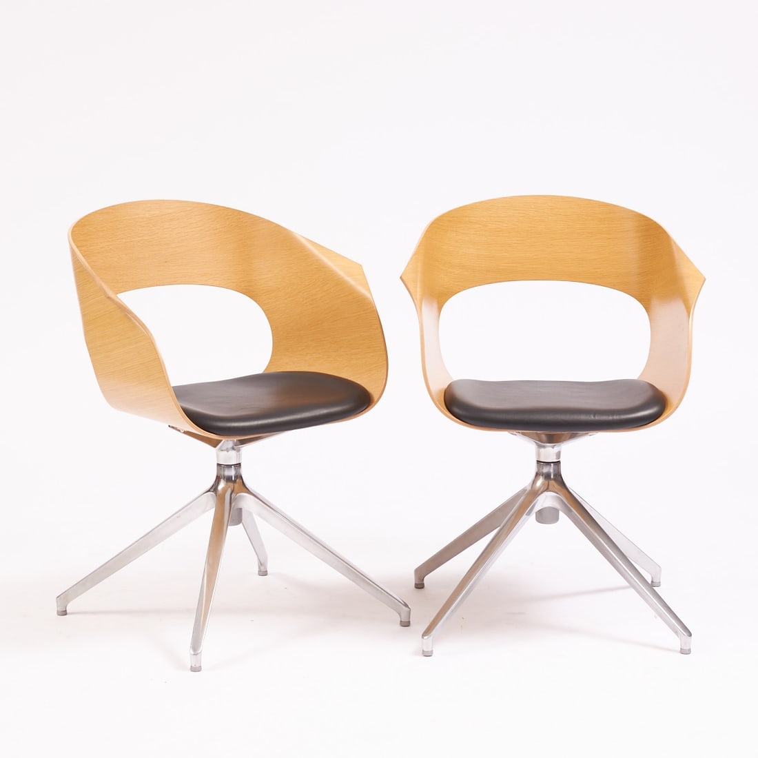 2 Armchairs Bonito: 2 Armchairs Bonito Züco/St Gallen/Switzerland. Oak. 47/82 x 60 x Manufacturer's mark.