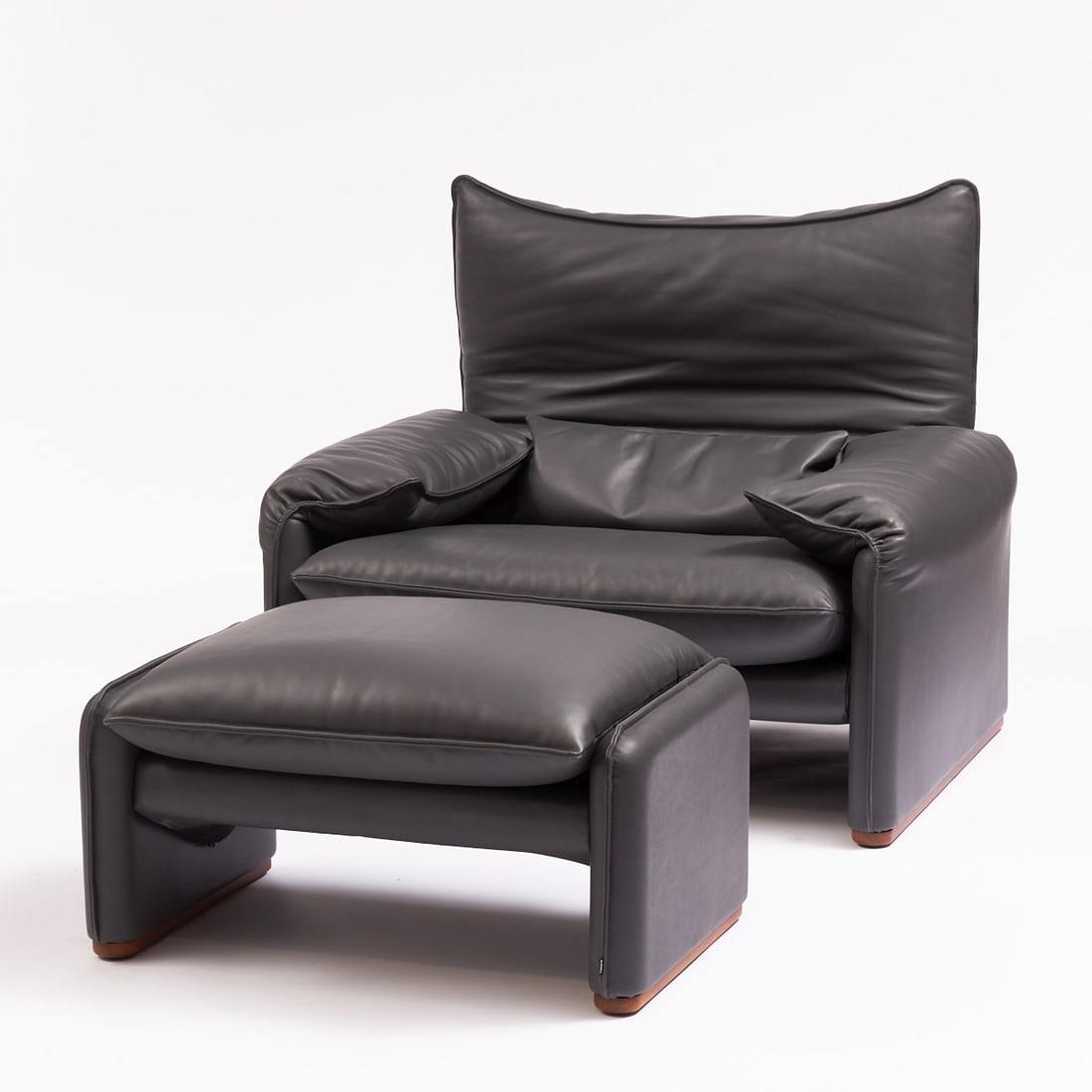 Maralunga Armchair with Ottoman: Maralunga Armchair with Ottoman Cassina/Italy. Design: Vico Magistretti. Leather. Armchair 103 x 120 x 100 cm. Ottoman 30 x 89 x 63 cm. Condition. Magiistretti said about the armchair: "With
