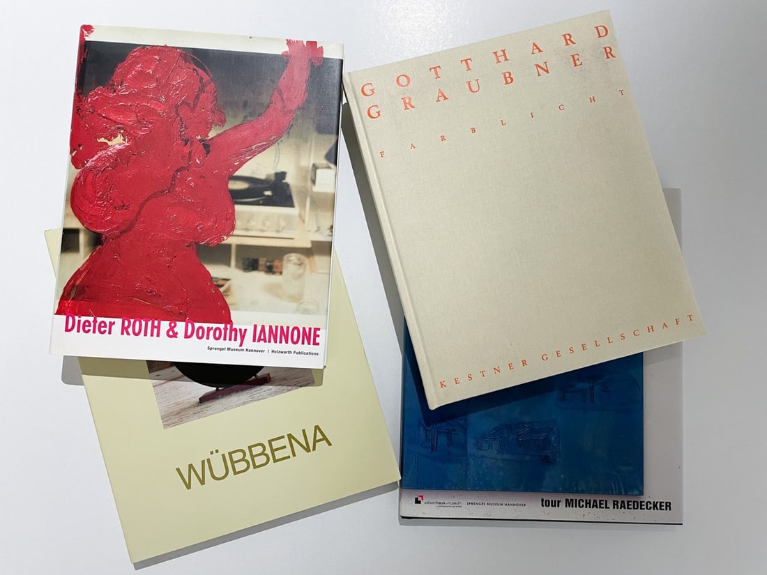 Graubner, Raedecker, Roth/Iannone and W??bbena: Graubner, Raedecker, Roth/Iannone and Wübbena Book collection - "Gotthard Graubner. Farblicht" - Hannover, Kestner Gesellschaft 2003. With personal dedication, signed and dated on endpa
