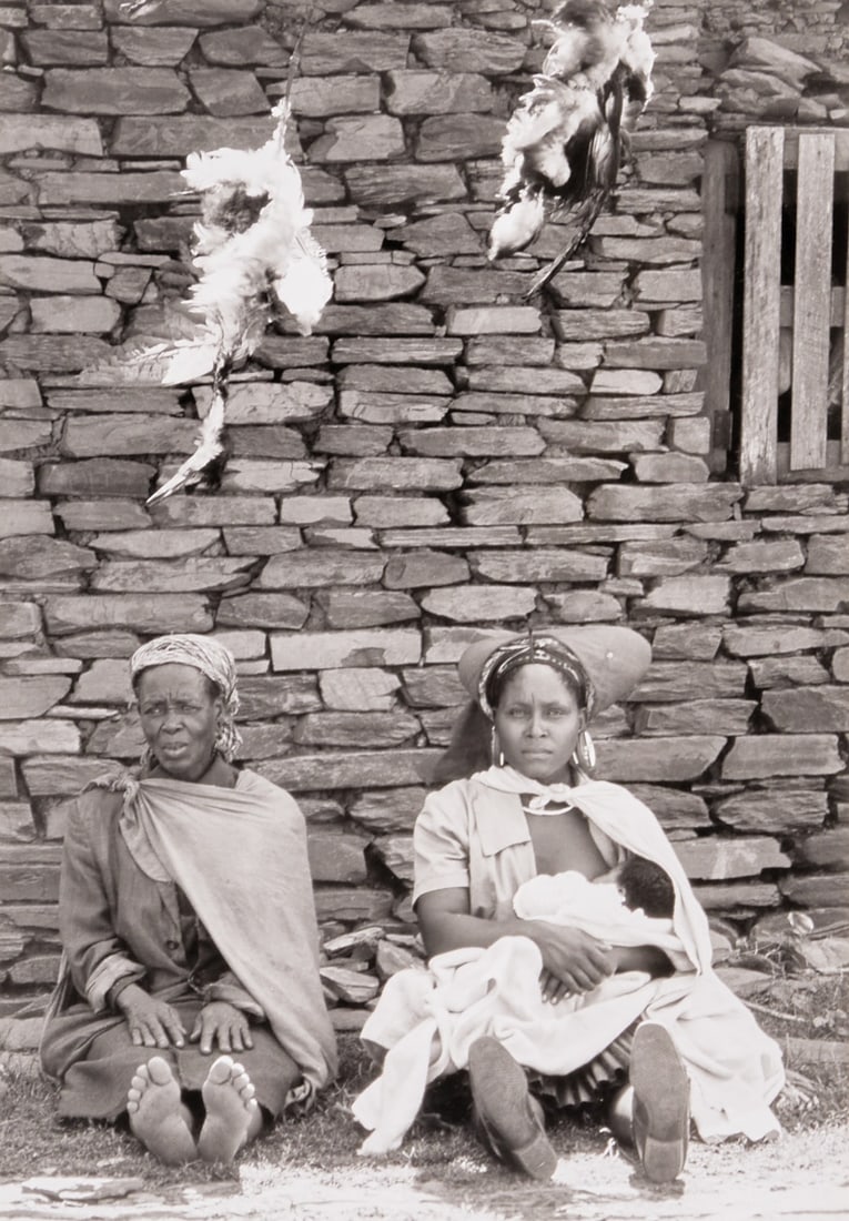Barbara Klemm: Barbara Klemm 1939 Münster - "Zululand, South Africa" - (1978) silver gelatin print/photographic paper. 40 x 29 cm, 61 x 51 cm (dimensions with frame). Signed, titled and dated on the