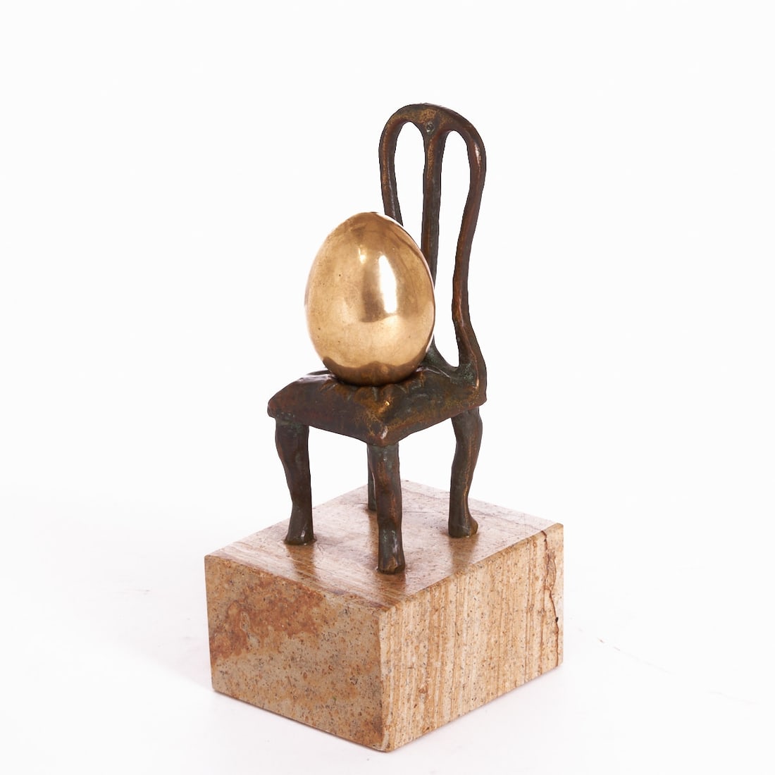 Hubertus von L?¶bbecke: Hubertus von Löbbecke 1943 Braunschweig - 21026 Hamburg - Egg on chair - Bronze. Gold and brown patina. Marble. 38/100. H. without/with base 14/19 cm. Monogrammed Lö. on the base.