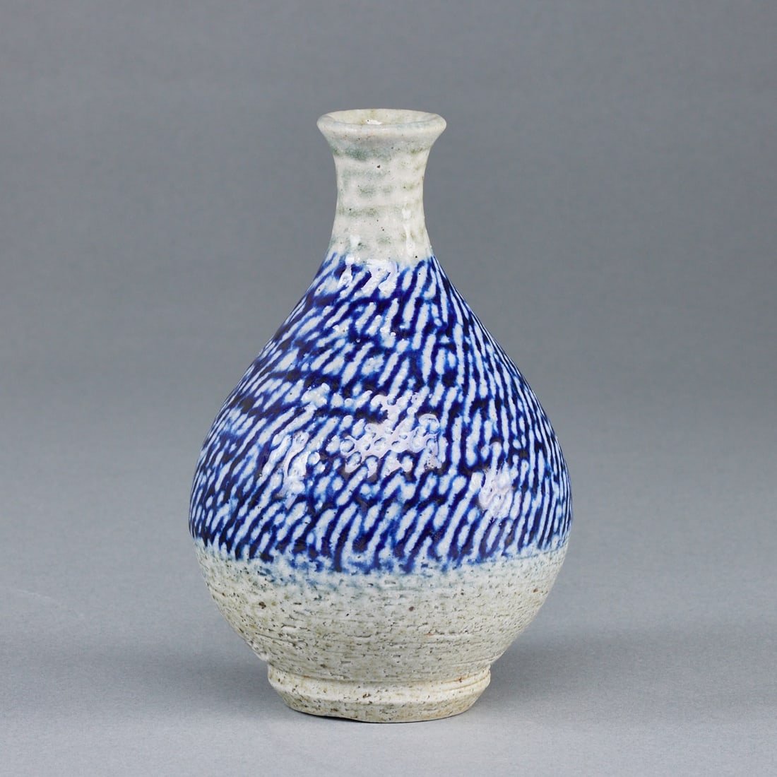 Tatsuzo Shimaoka: Tatsuzo Shimaoka 1919 Tokyo - 2007 Mashiko - Vase - Ceramic, glazed, cobalt blue Jomon pattern. H. 15.4 cm. With wooden box with ribbon (inside of lid inscribed). Shimaoka was a leading master of