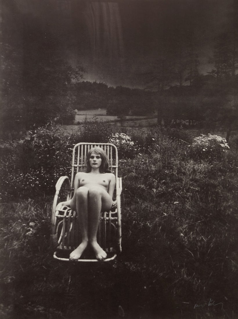 Karin Szekessy: Karin Szekessy 1938 Essen - 2025 Hamburg - Female Nude in Rocking Chair in Landscape - Heliogravure/cardboard. 84 x 63 cm (print and sheet size). Signed lower right: Szekessy. The sheet is loose.