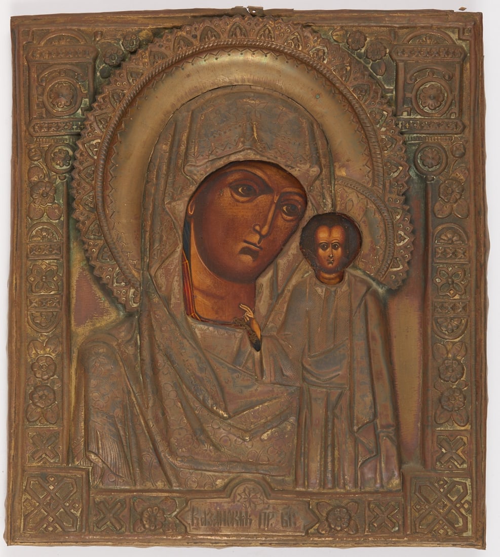 Icon: Icon Russia, 19th century. - Mother of God of Kazan - Egg tempera on wood with chased metal oklad. Approx. 40 x 35.5 cm. Half-figure depiction of the Mother of God with the Christ Child. Lower edge