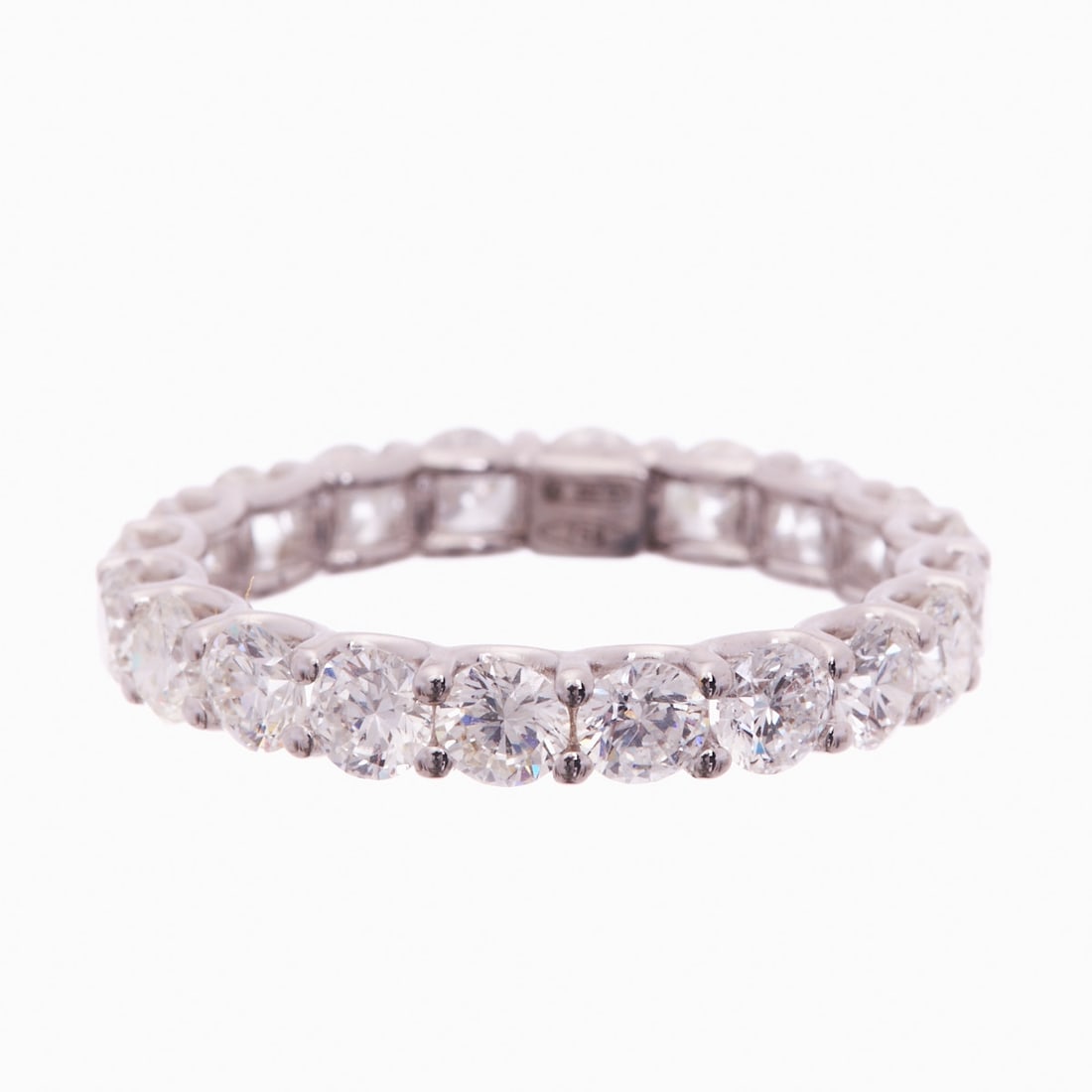 Diamond Memory Ring: Diamond Memory Ring 750/- white gold, hallmarked. Total weight: 2.50 g. 20 diamonds totaling approx. 2.72 ct, each approx. 3.3 mm. Ring size 54.5. Very good condition. Classic memory ring fully set wi