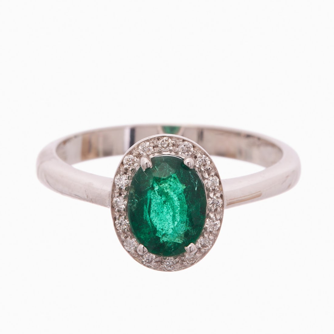 Delicate Emerald Ring with Diamond Setting: Delicate Emerald Ring with Diamond Setting 750/- white gold, hallmarked. Total weight: 3.34 g. Centrally set oval emerald of 1.14 ct. Various brilliant-cut diamonds totalling approx. 0.11 ct. Ring siz