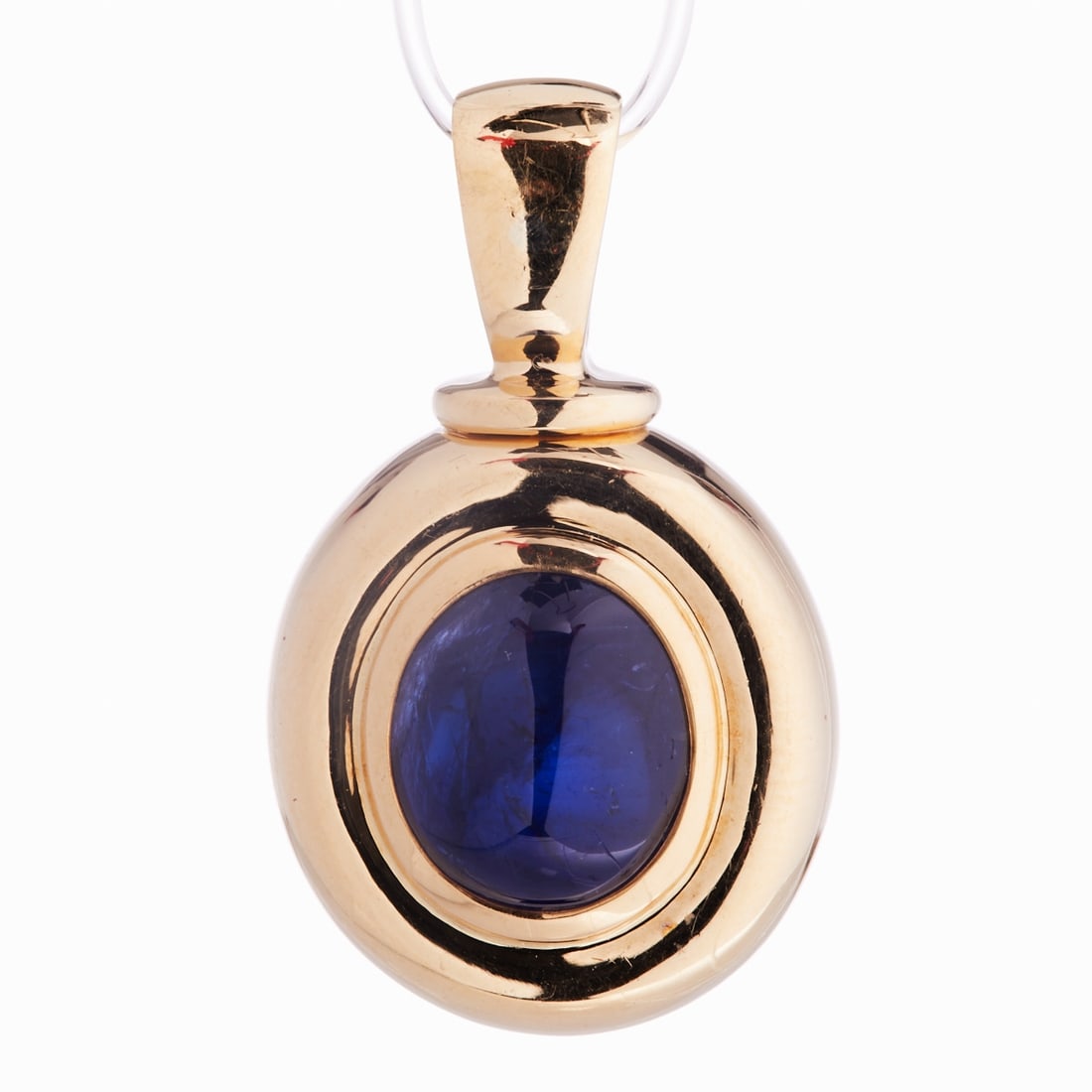 Unusual sapphire pendant: Unusual sapphire pendant Atelier Goldbaur, design and manufacture. Handmade. 750/- yellow gold, hallmarked. Weight: 12 g. Hallmarks: RB Palme (Goldbaur) 750. 1 sapphire cabochon totaling approx.