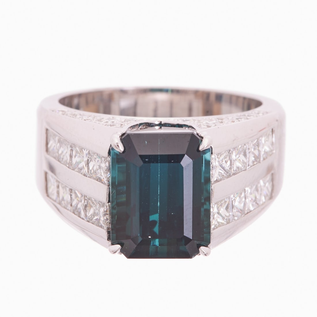 Tourmaline Ring with Diamond Setting: Tourmaline ring with diamond setting 750/- white gold, stamped. Total weight: 12.72 g. Centrally set tourmaline in emerald cut of 5.22 ct. Various diamonds in carré cut and brilliant cut